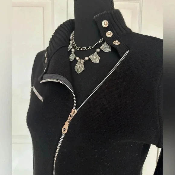 JENNYFER ~ Women’s long-sleeve black turtleneck asymmetrical sweater size L - Picture 6 of 8